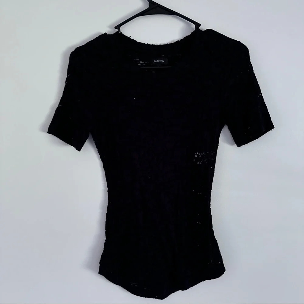 1 🖤 Babaton Aritzia Lace Top